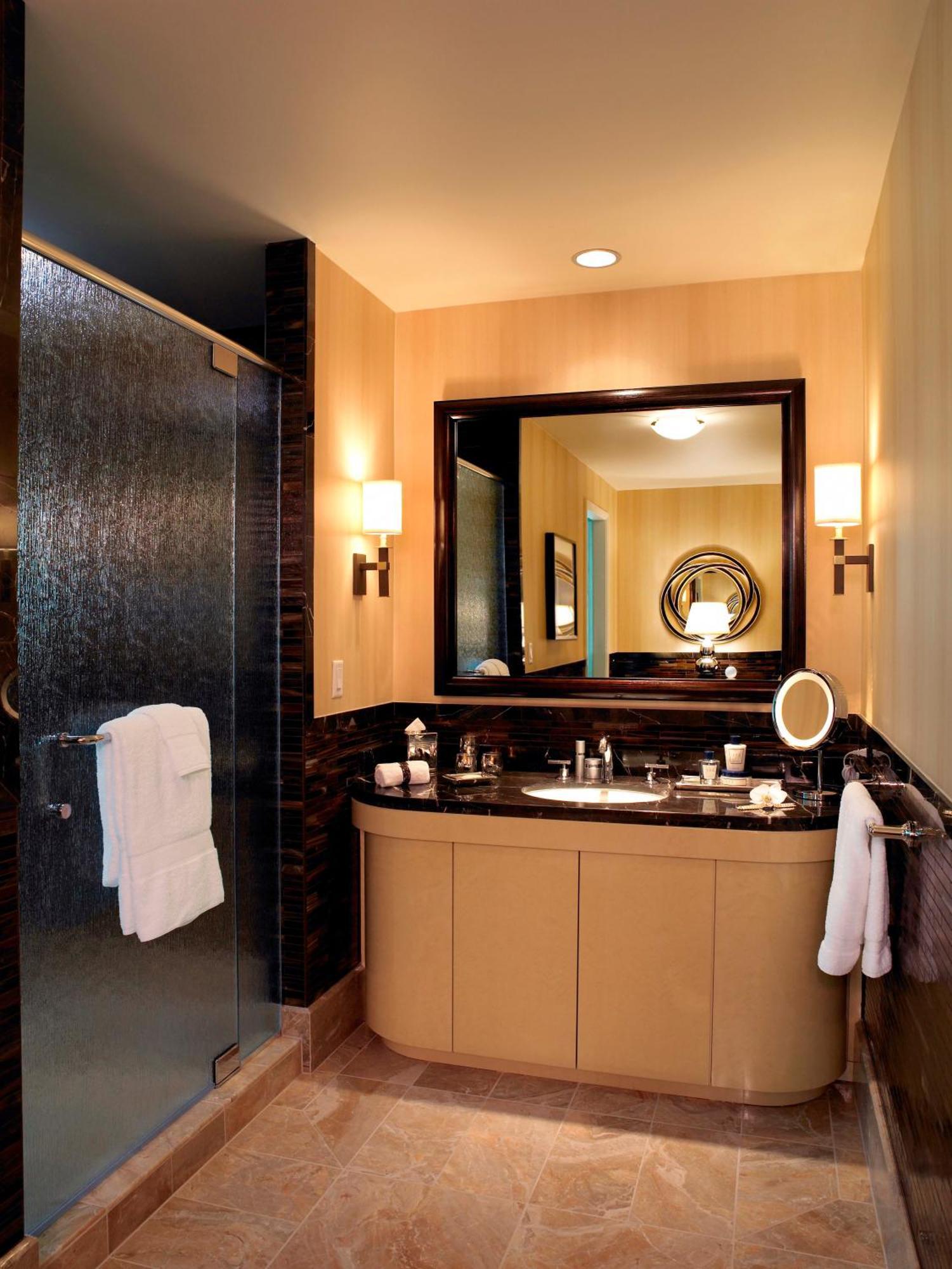 One-Bedroom Penthouse with City View,117721273:JPEG